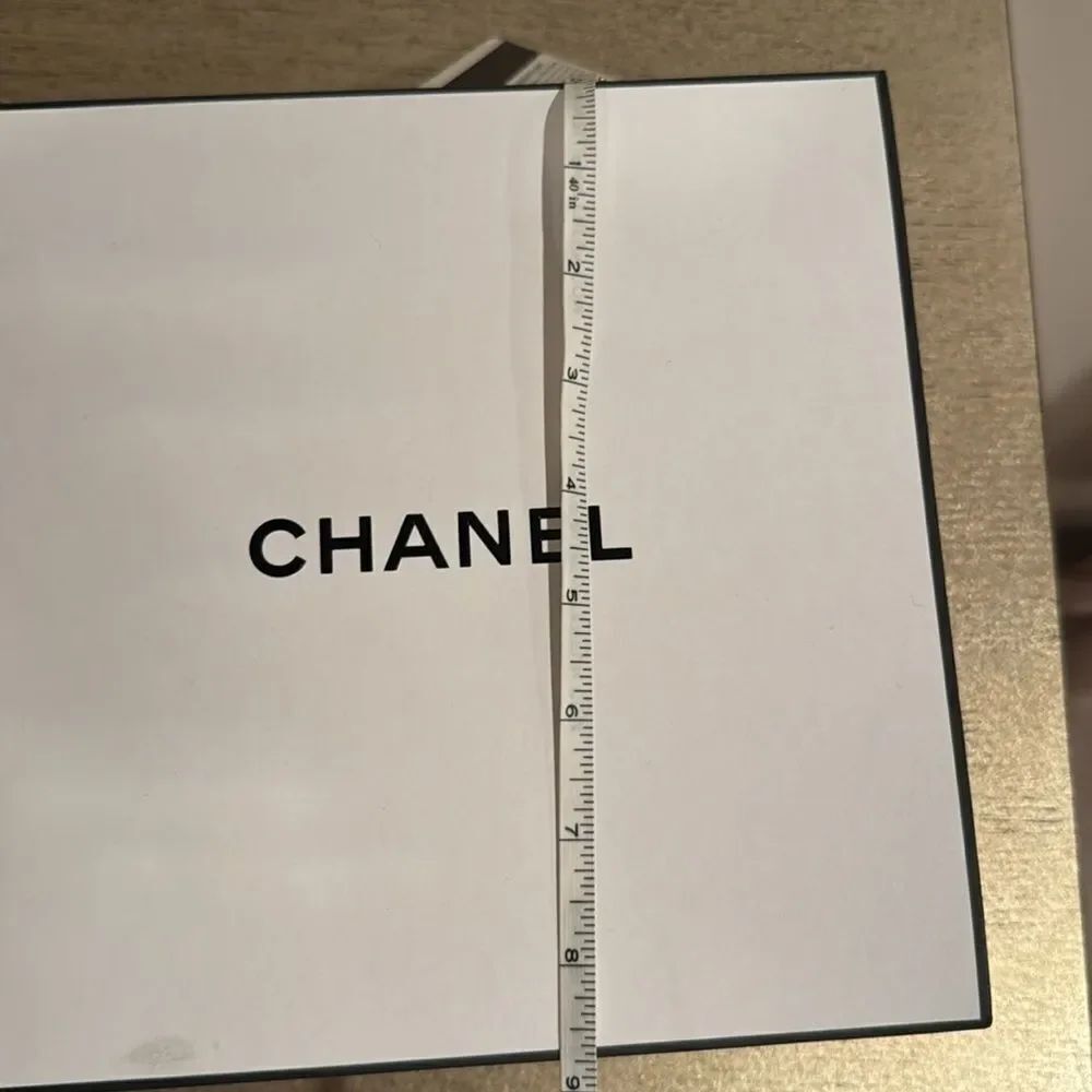 Chanel Gift Box with Cards - Picture 15 of 16